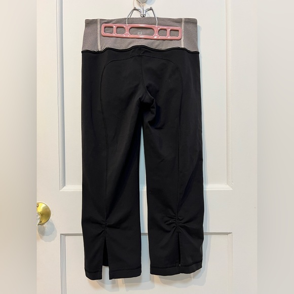BUNDLE ALERT! 2xLululemon Size 6 crop leggings - Picture 3 of 16